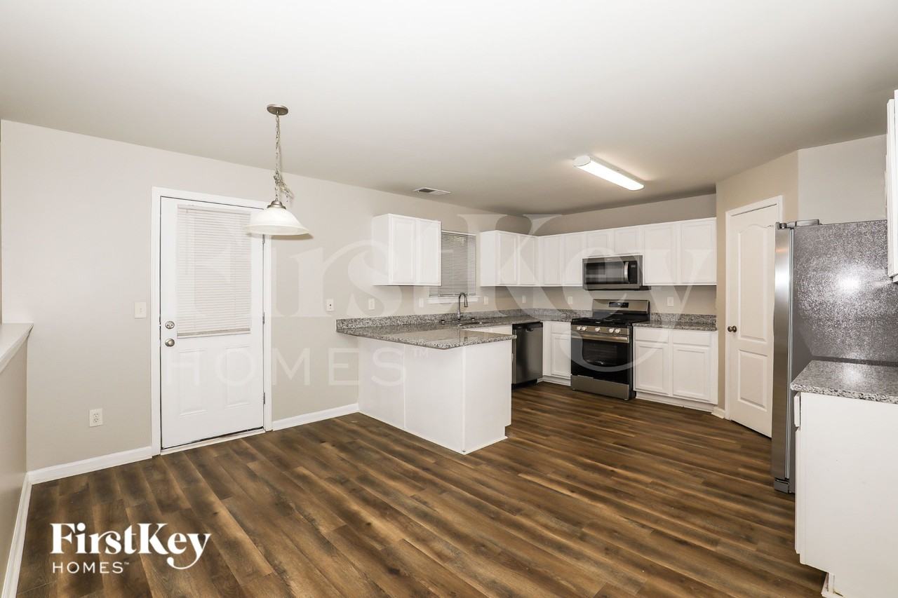 1119 Oak Hollow Ct - Photo 6 of 16
