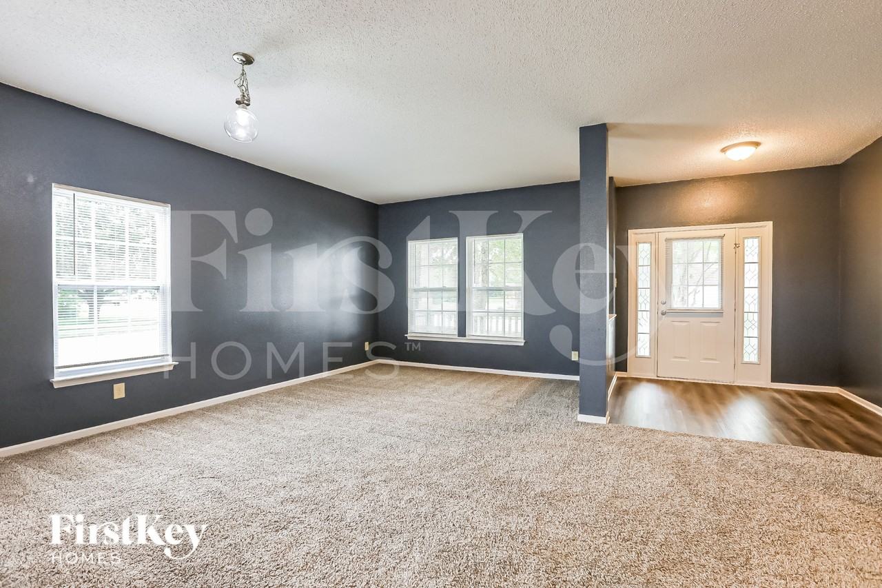 10735 Cyrus Dr - Photo 2 of 16