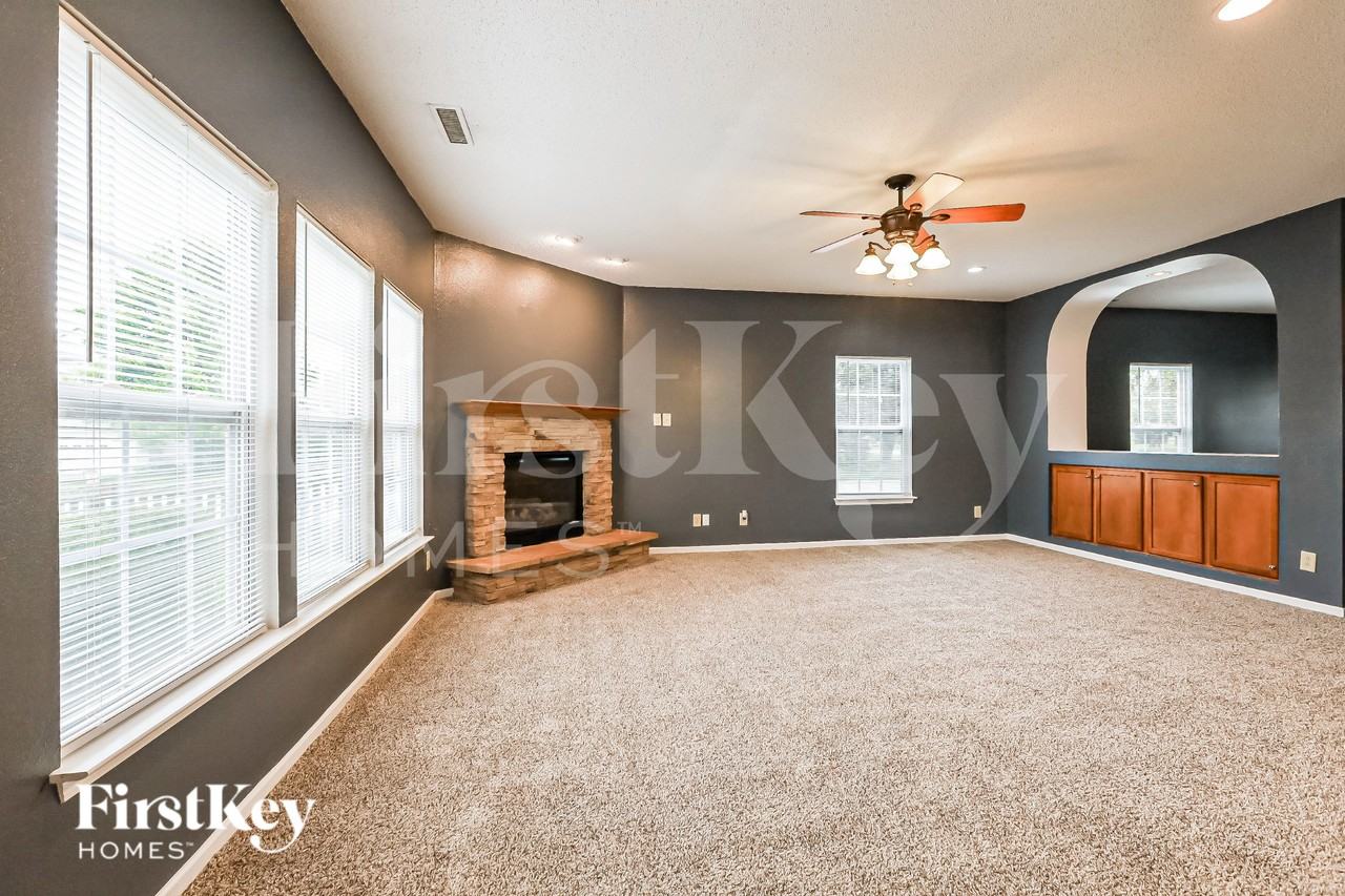 10735 Cyrus Dr - Photo 3 of 16