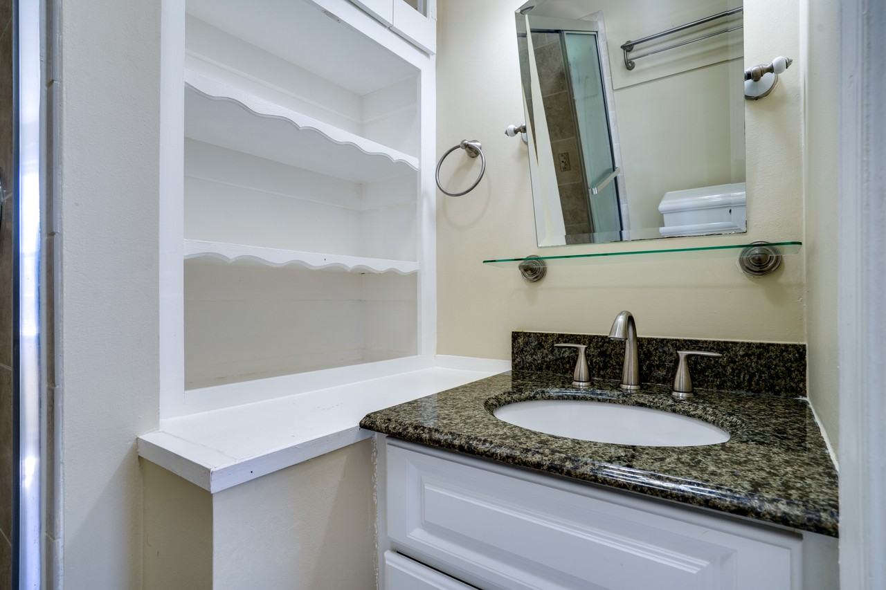 7913 Central Park Cir - Photo 7 of 50