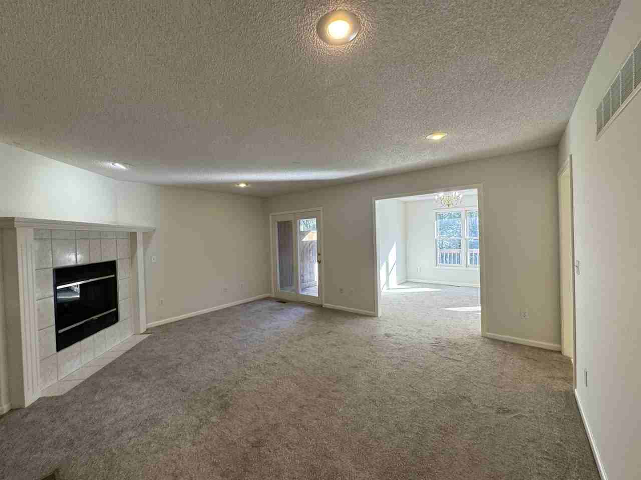 508 W Clark St #C - Photo 3 of 15