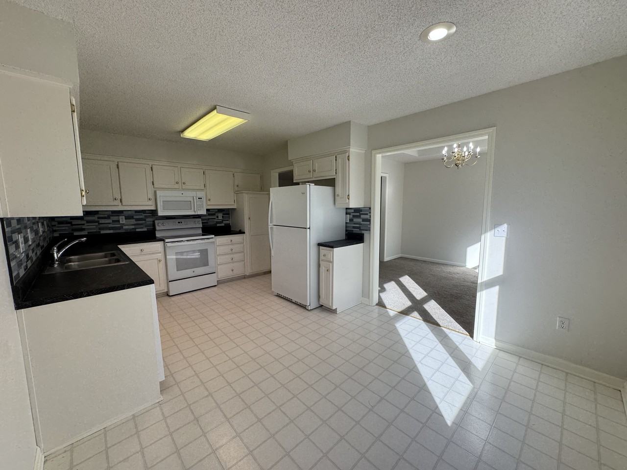 508 W Clark St #C - Photo 4 of 15