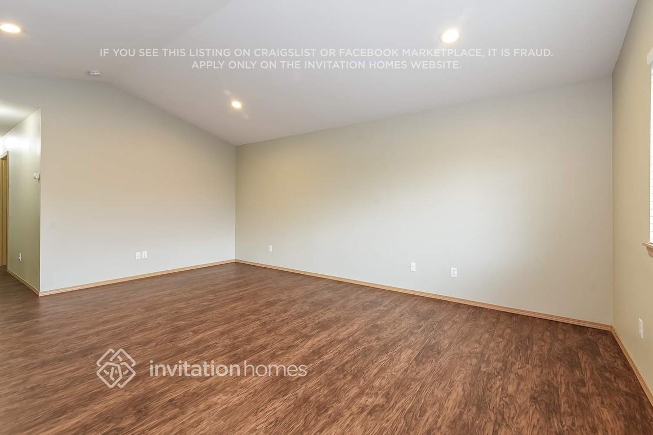 18133 96th Ave E - Photo 5 of 16
