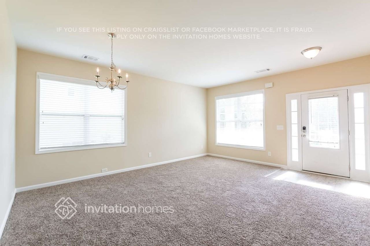 642 Ivy Chase Loop - Photo 6 of 19