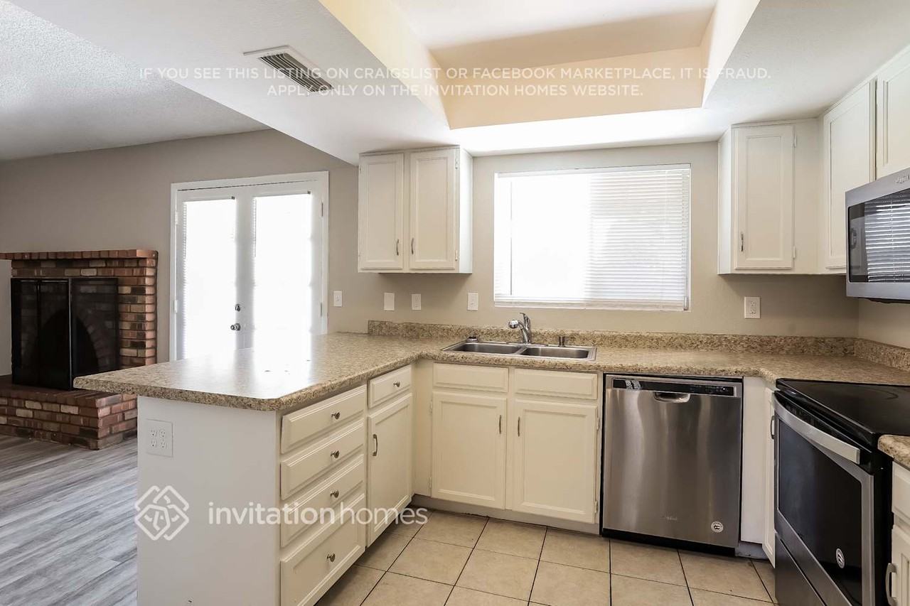 5321 W Riviera Dr - Photo 6 of 17