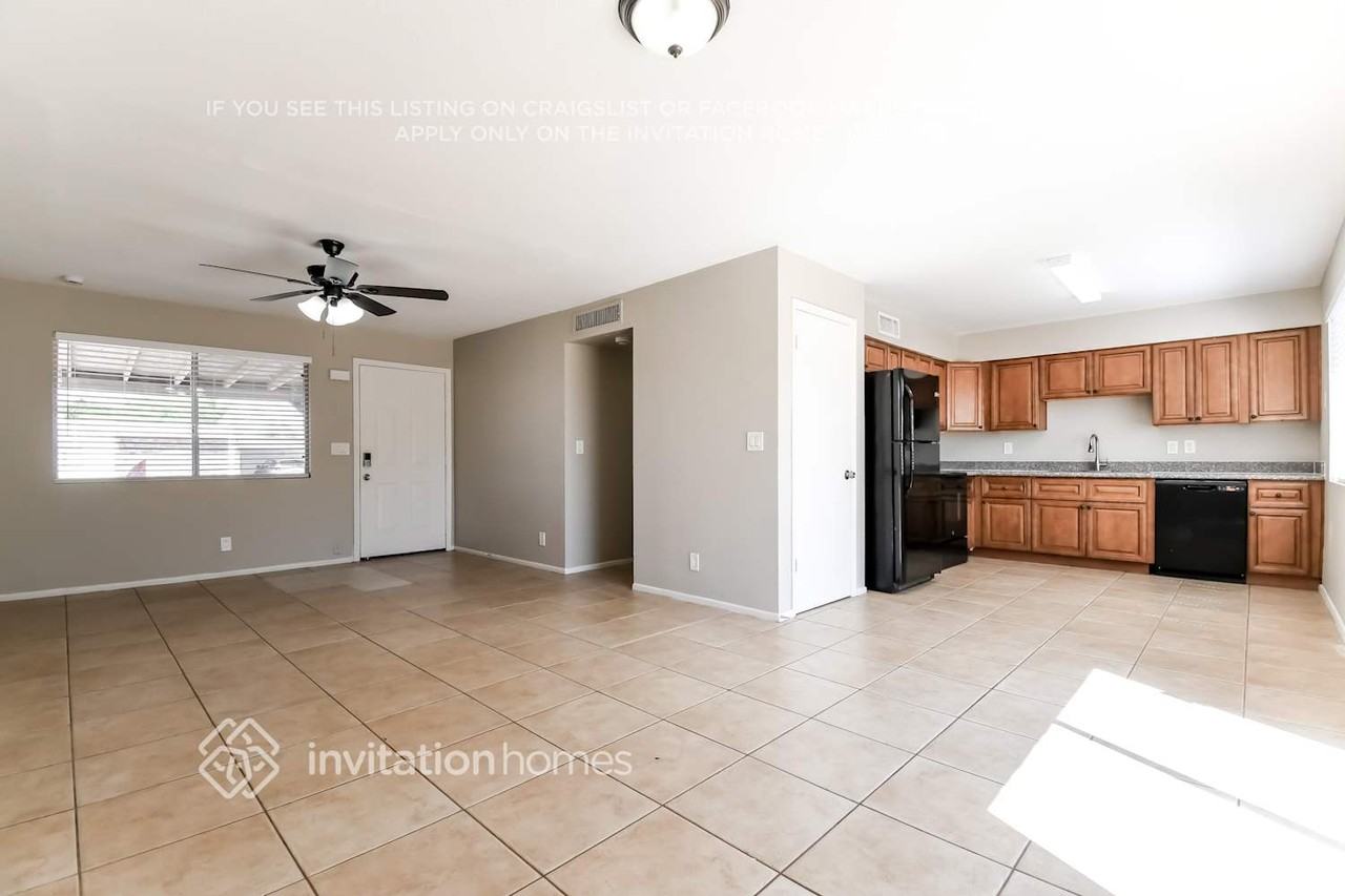 817 N 95th St - Photo 5 of 17