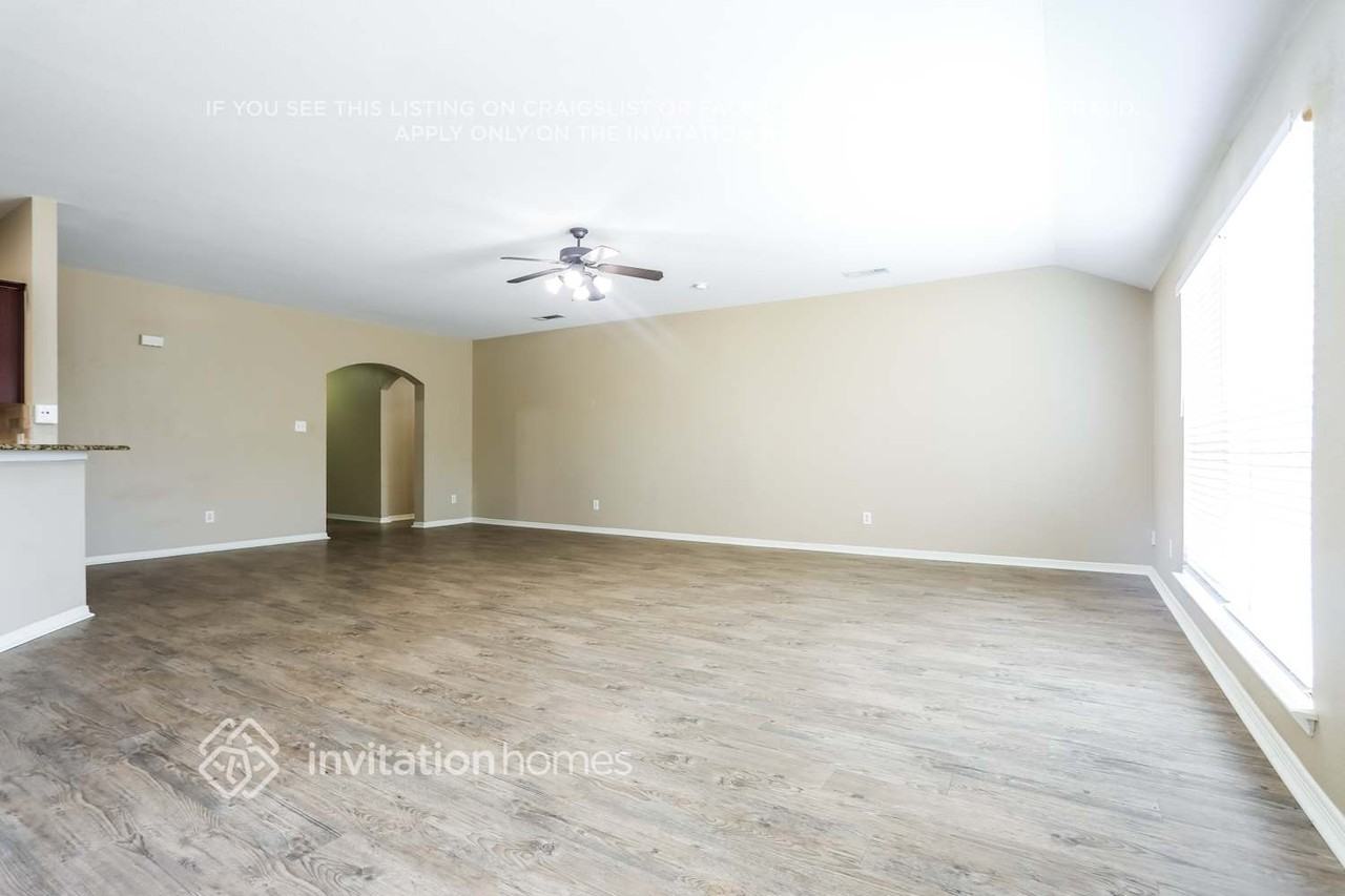 4808 Bluebird Ln - Photo 4 of 17