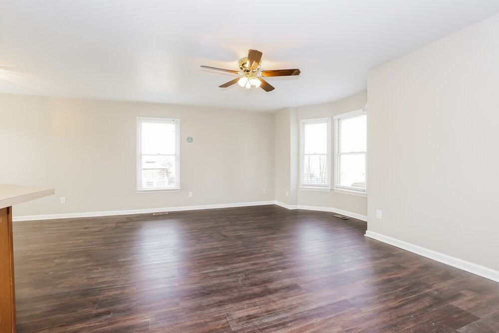 404 Hump Cir - Photo 4 of 17