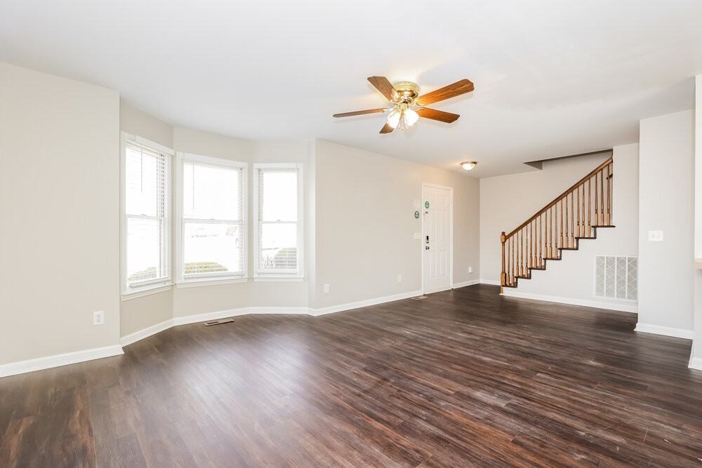 404 Hump Cir - Photo 5 of 17