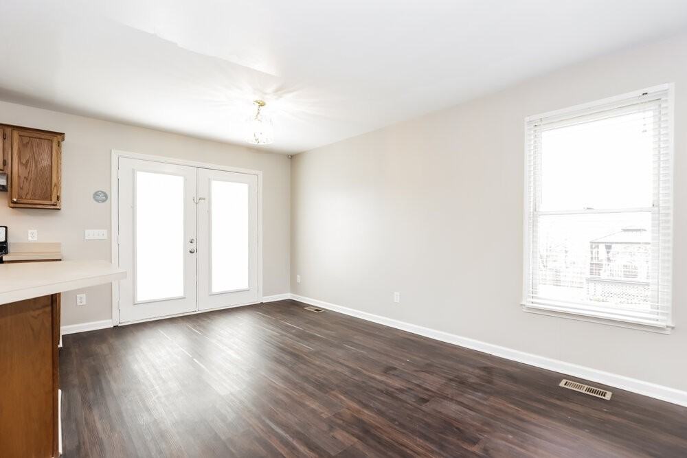 404 Hump Cir - Photo 6 of 17