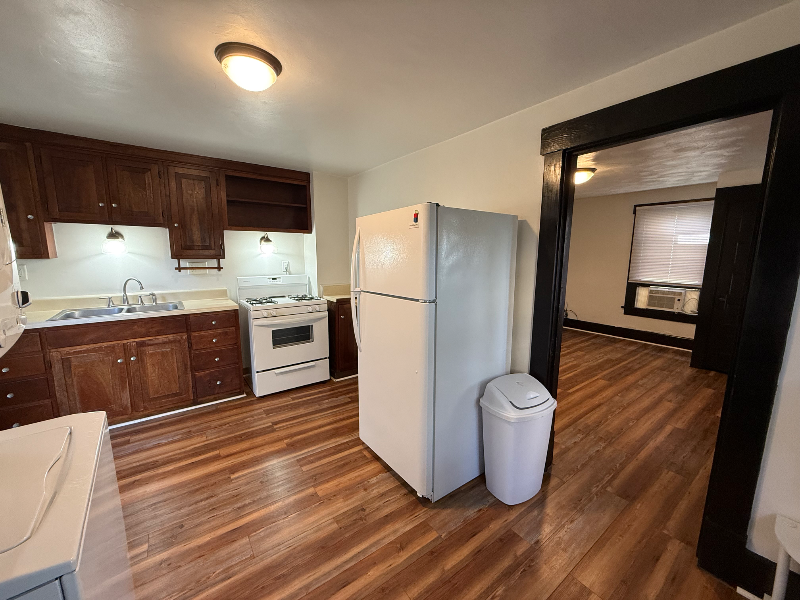 327 Euclid Ave #B - Photo 4 of 10