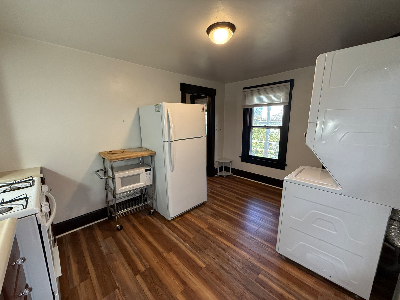 327 Euclid Ave #B - Photo 5 of 10