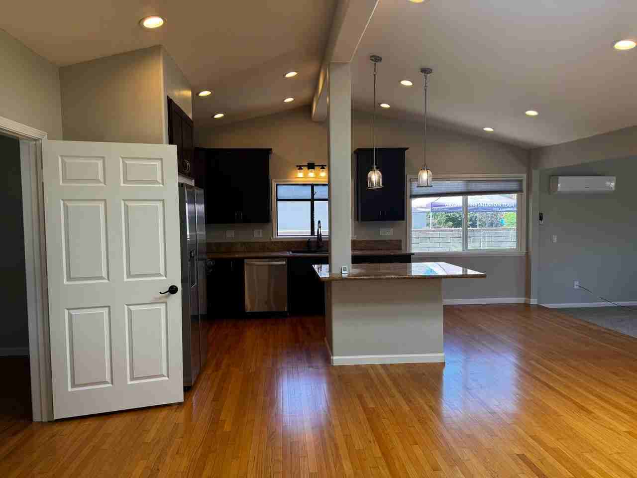 5290 Waring Rd - Photo 4 of 20
