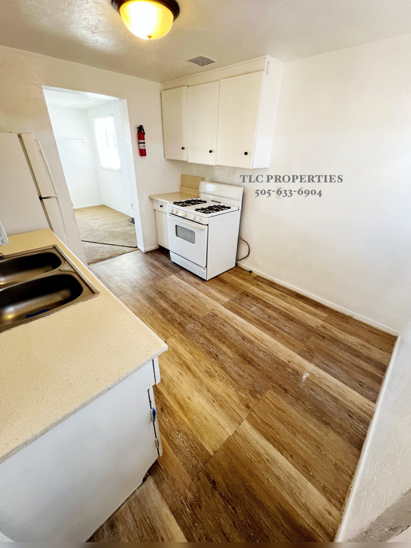 4 Truman St Ne - Photo 4 of 15