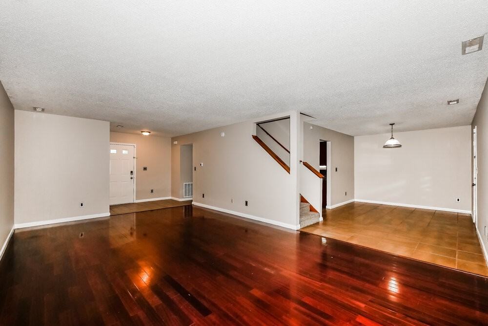 4008 Crabtree Ct - Photo 5 of 17
