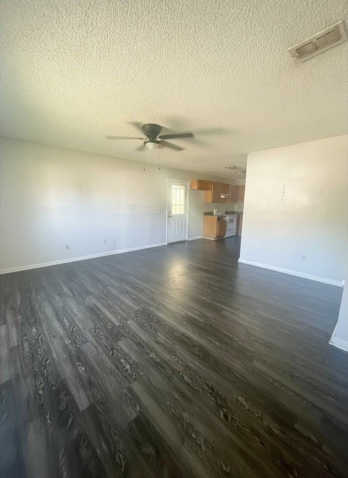 116 Willowbrook Dr - Photo 2 of 8
