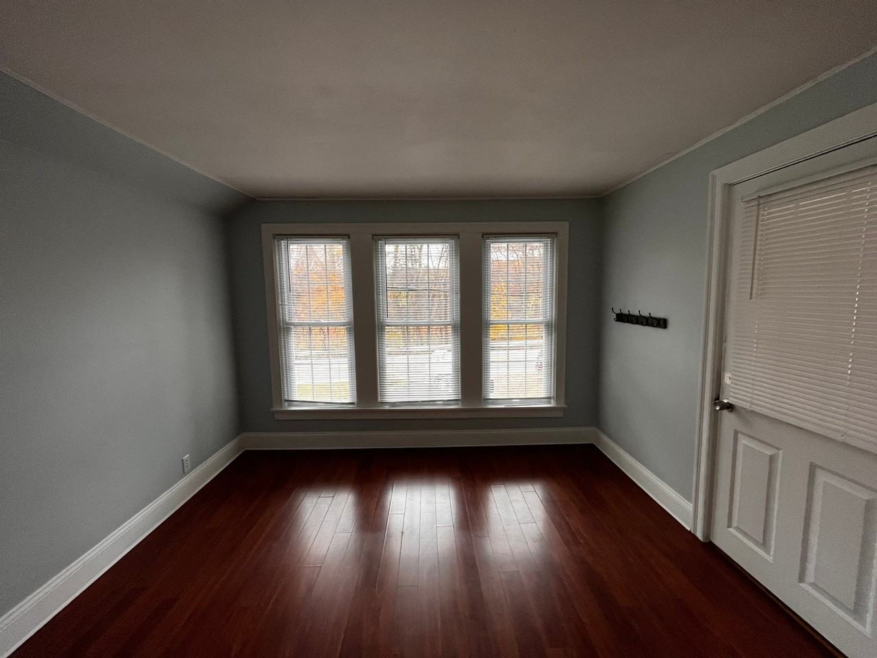 242 Litchfield Rd - Photo 3 of 20