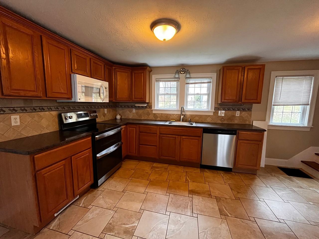 242 Litchfield Rd - Photo 6 of 20