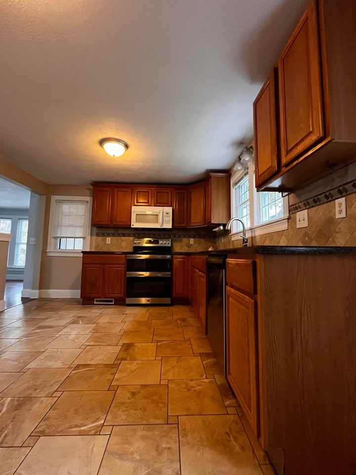 242 Litchfield Rd - Photo 7 of 20