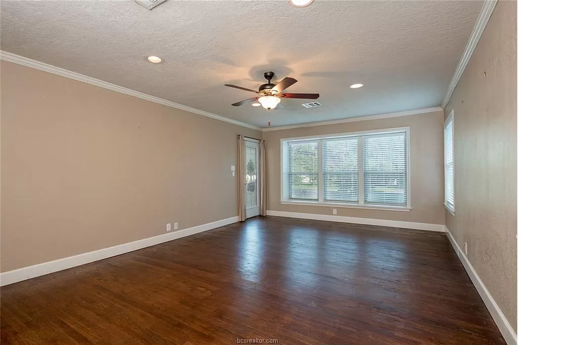 515 Kyle Ave - Photo 6 of 20
