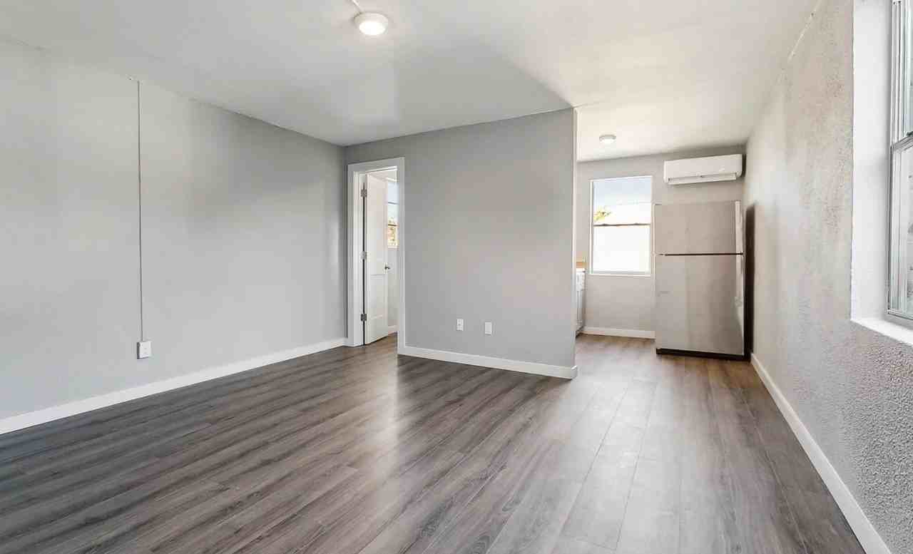 2316 Washington Ave #202 - Photo 5 of 10