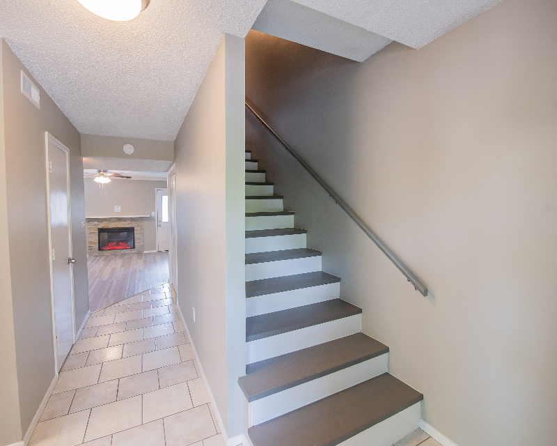 2305 E Kantz Cv - Photo 2 of 20