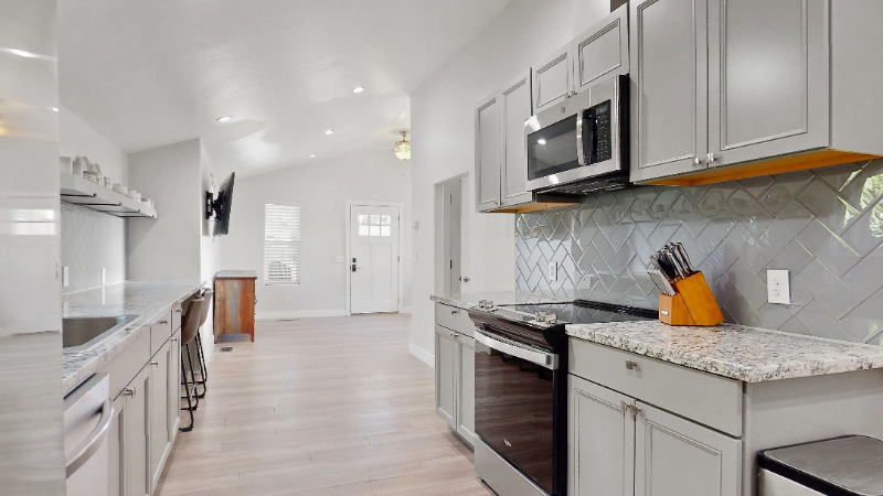 1320 Nw Hartford Ave #1 - Photo 5 of 13