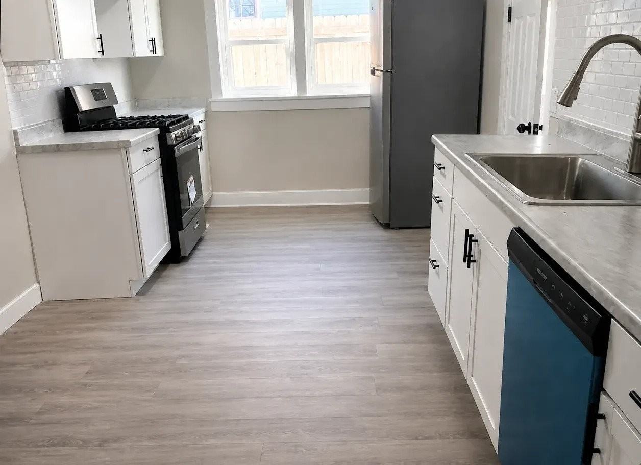 1025 W 17th St - Photo 2 of 5