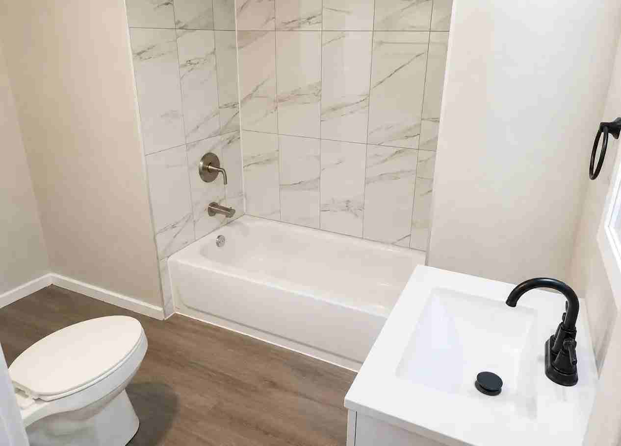 1025 W 17th St - Photo 5 of 5