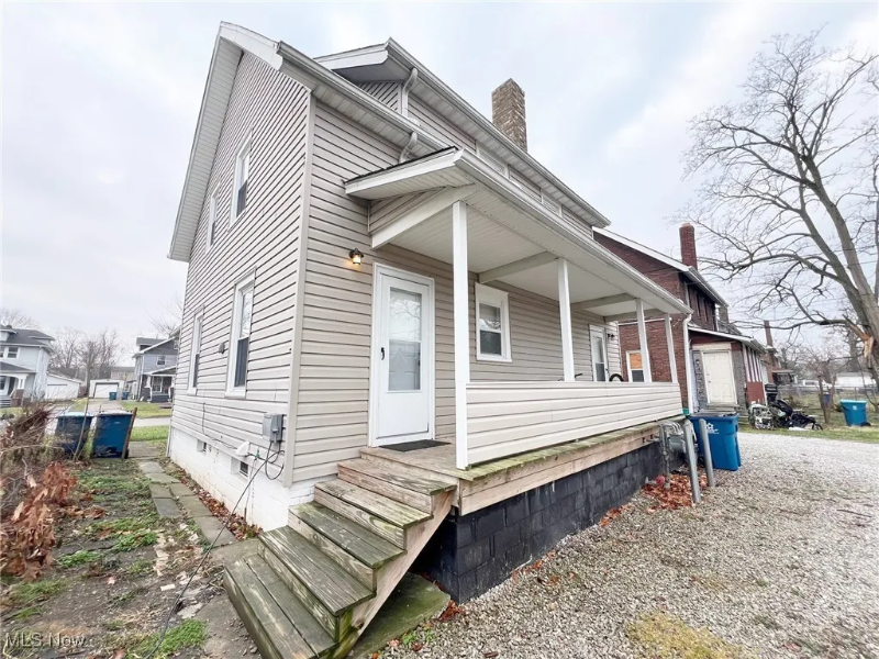 1831 E 34th St - Photo 3 of 10