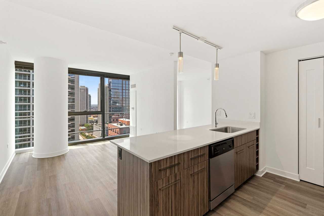 412 W Wolf Point Plz - Photo 2 of 9