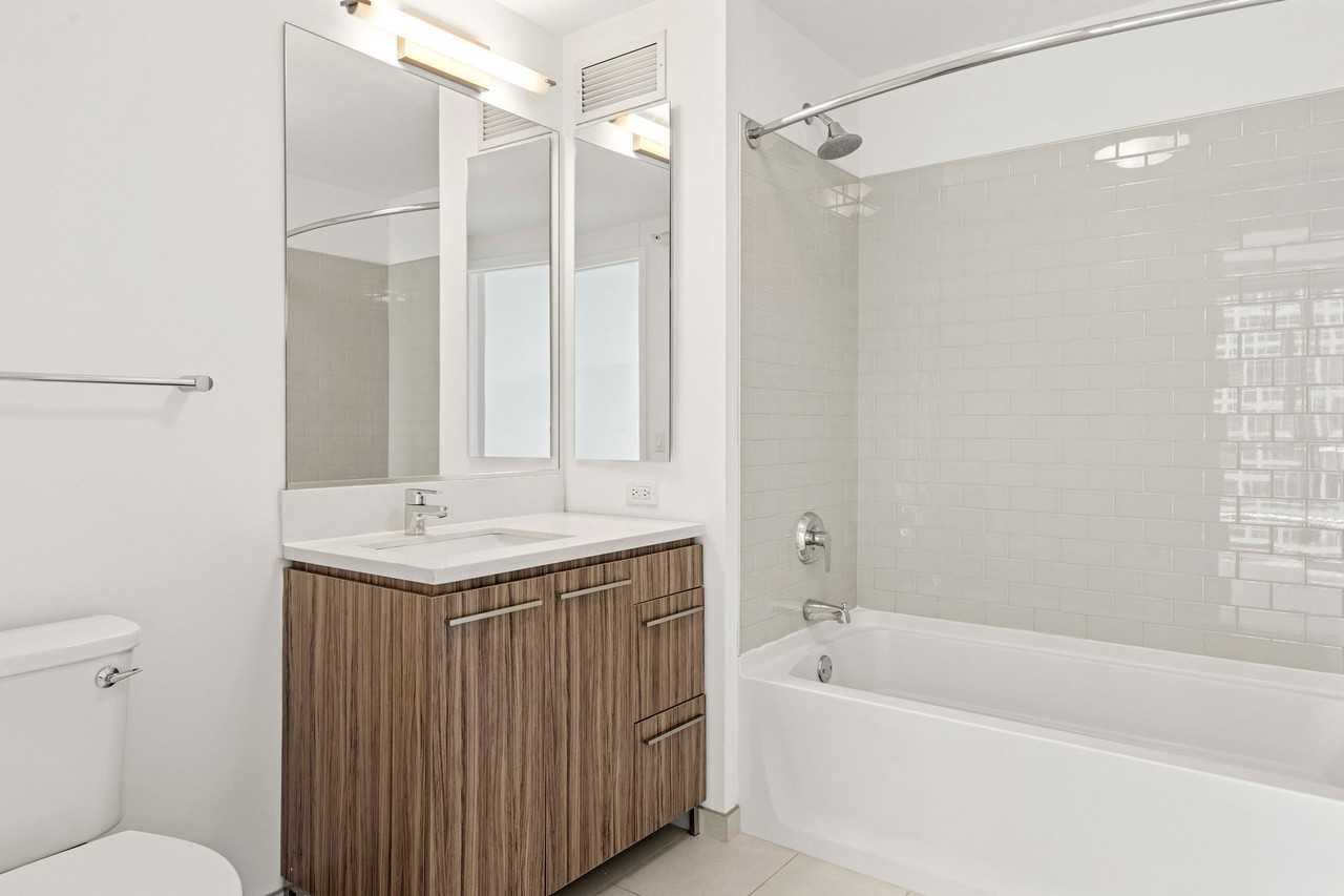 412 W Wolf Point Plz - Photo 5 of 9