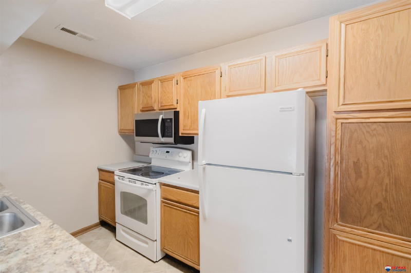 3540 T St #3540TST - Photo 4 of 18