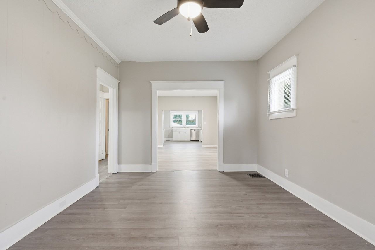 3204 S Crums Ln - Photo 6 of 15
