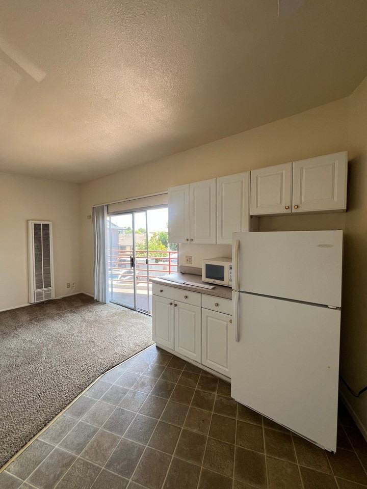 5822 Kingman Ave #C - Photo 7 of 18