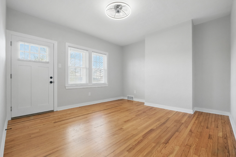310 W Riverview Ave - Photo 3 of 20