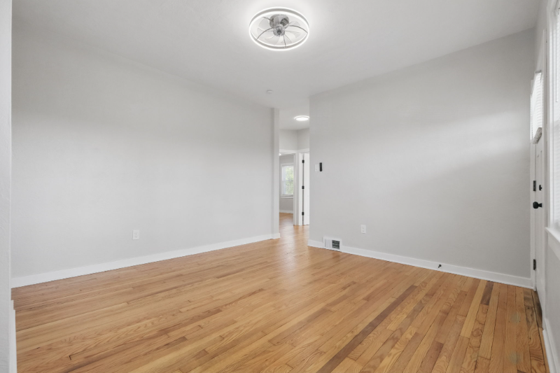 310 W Riverview Ave - Photo 4 of 20