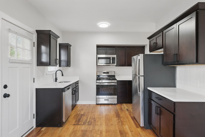 310 W Riverview Ave - Photo 5 of 20