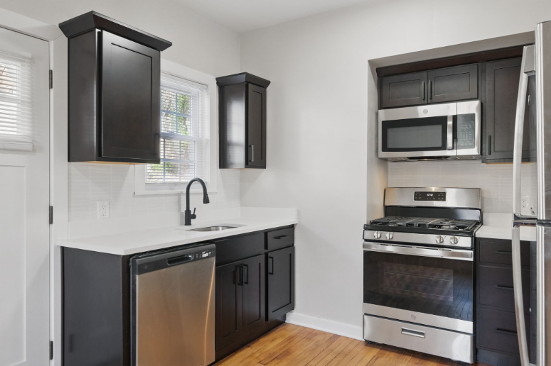 310 W Riverview Ave - Photo 6 of 20