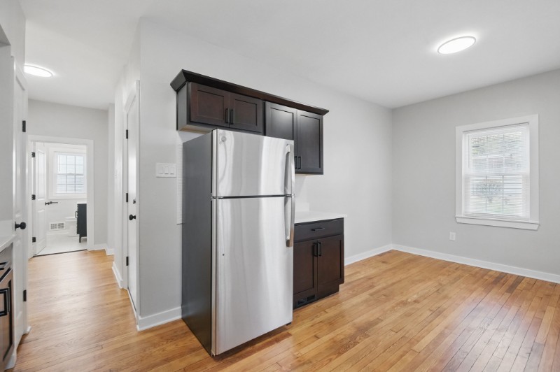 310 W Riverview Ave - Photo 4 of 20