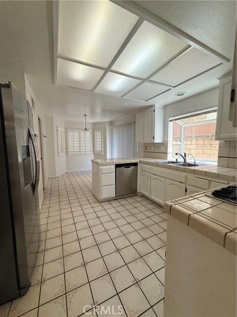 12022 Falcon Crest Way - Photo 3 of 8
