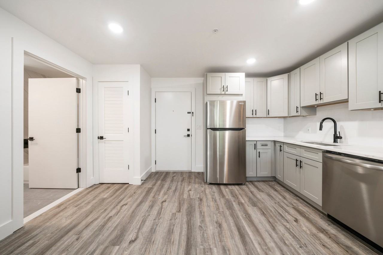 242 Spring St #302 - Photo 4 of 16