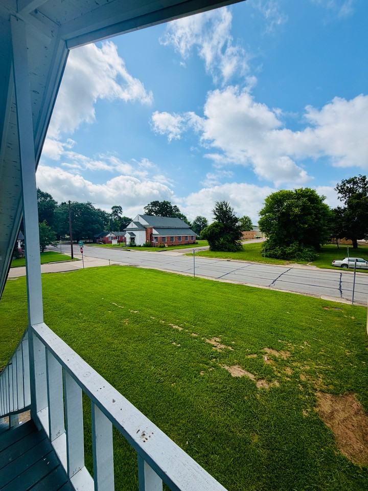 1700-1702 W M L King Blvd #1702 - Photo 3 of 15