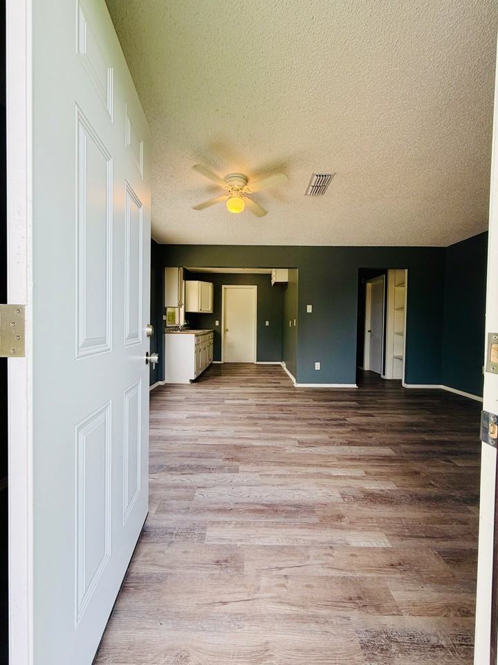 1700-1702 W M L King Blvd #1702 - Photo 5 of 15