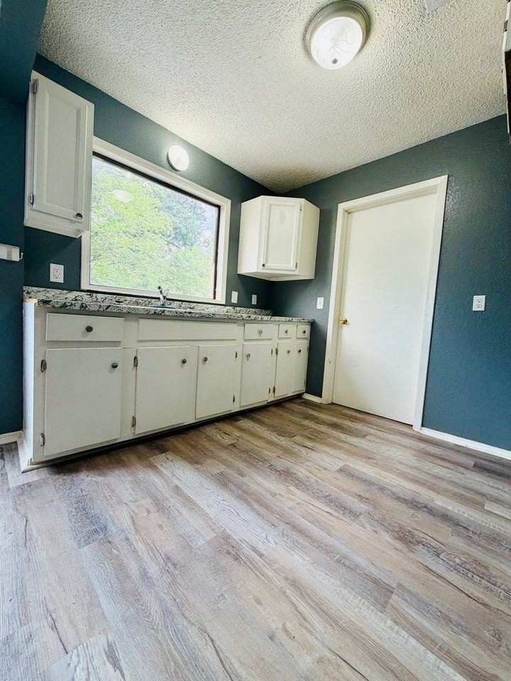 1700-1702 W M L King Blvd #1702 - Photo 7 of 15