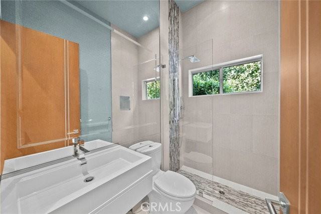 633 N Laurel Ave - Photo 7 of 8