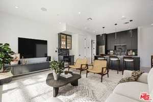 featured image of 1815 Barry Ave