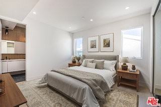 1815 Barry Ave - Photo 6 of 8