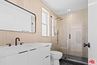 1815 Barry Ave - Photo 7 of 8
