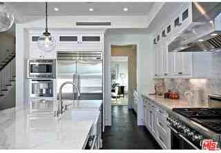2931 Military Ave - Photo 4 of 8